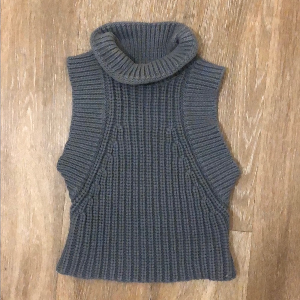 Turtleneck sweater tank